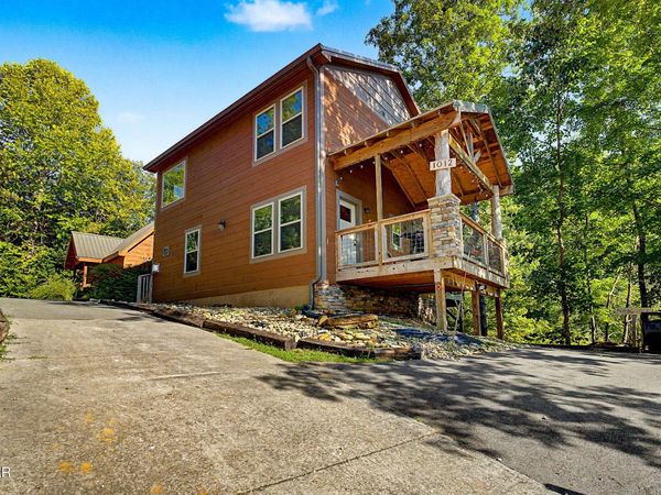 1012 Ravens Ford Way, Sevierville, TN 37876
