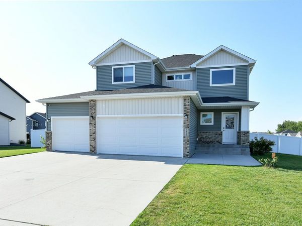 5494 Tanner Avenue S, Fargo, ND 58104