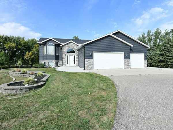 8018 Aquarius Drive , Fargo, ND 58104