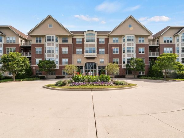 4120 S Lake DRIVE, Unit 351, Saint Francis, WI 53235