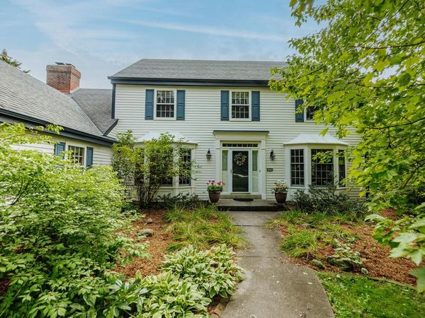 2400 Cedar DRIVE, Brookfield, WI 53045