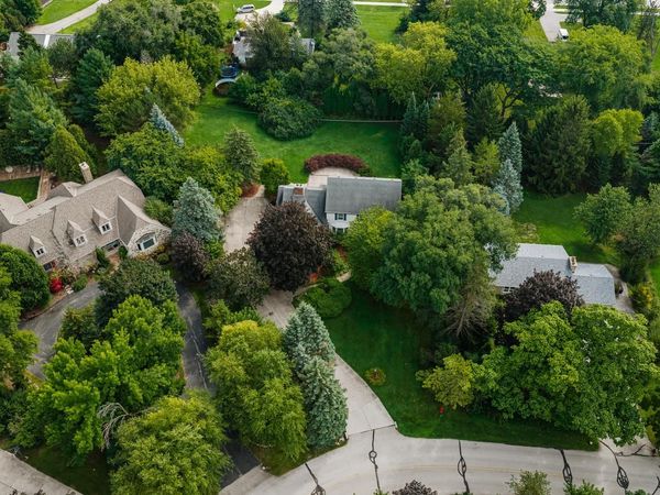 2400 Cedar DRIVE, Brookfield, WI 53045