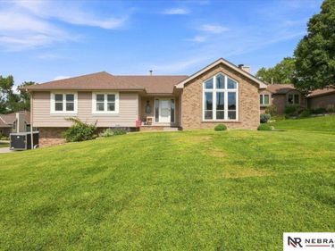 9120 DREXEL Circle, Omaha, NE 68127