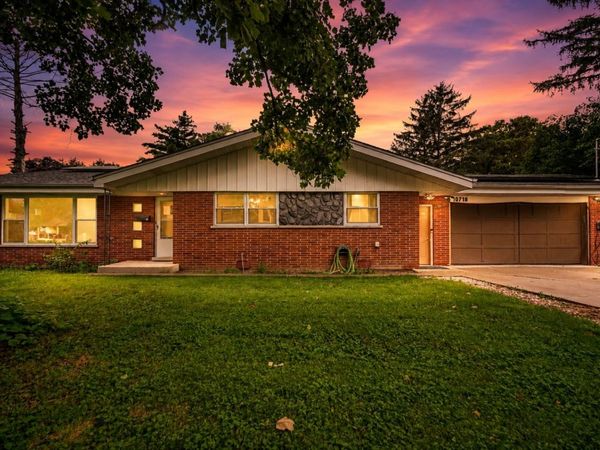 10718 S Neenah Avenue , Worth, IL 60482