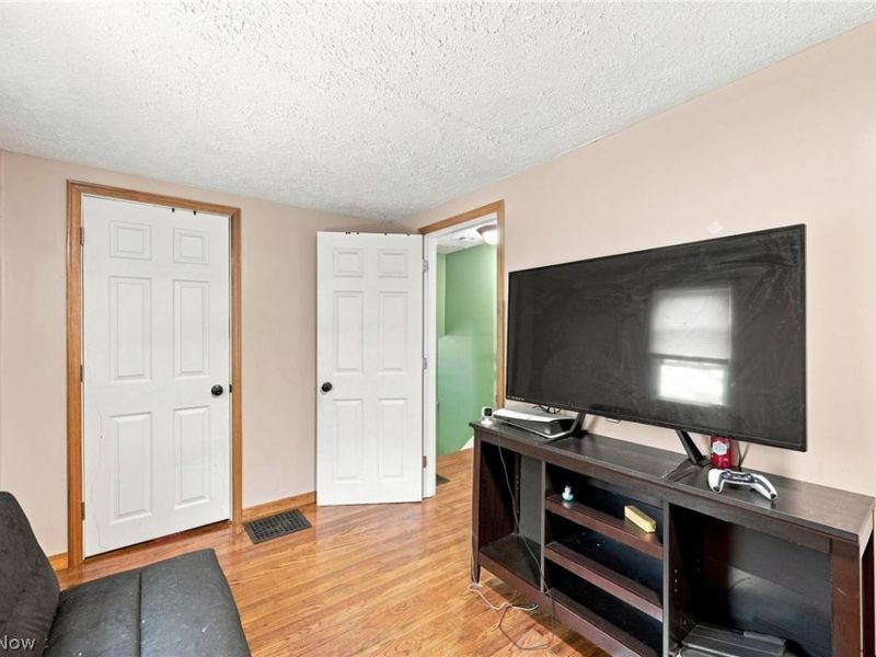 898 Orchard Road, Willoughby, OH 44094 Photo 9
