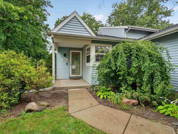 6521 Pine Meadows Lane, Fort Wayne, IN 46835