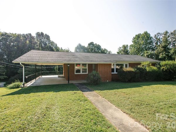 136 Marion Street, Marion, NC 28752