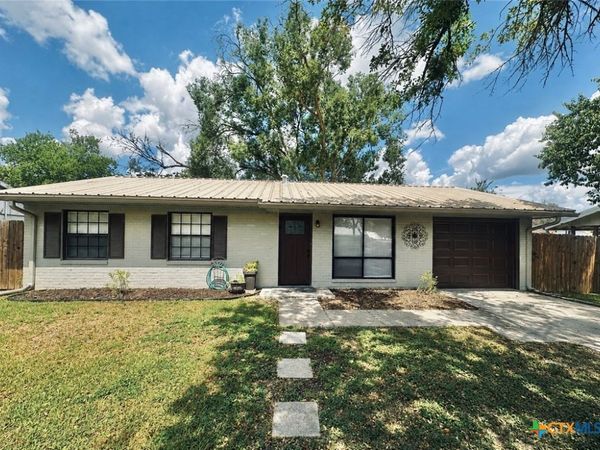 308 W Clayton, Cuero, TX 77954