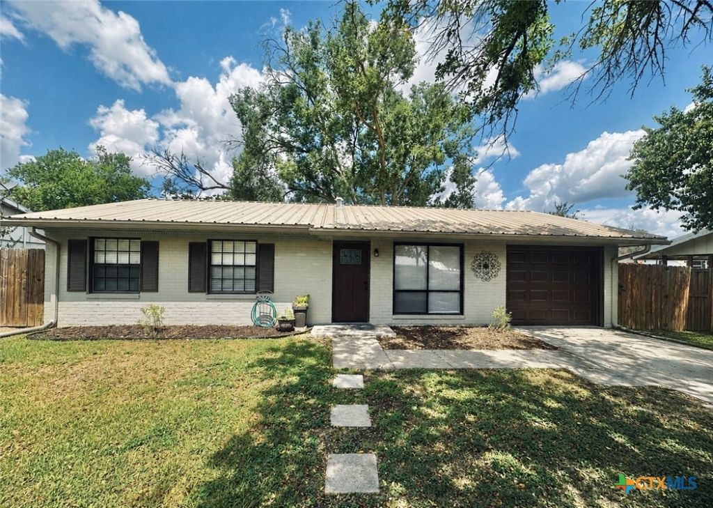 308 W Clayton , Cuero, TX 77954 Main Photo