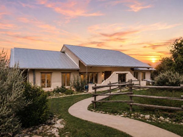 901 Old Red Ranch RD, Dripping Springs, TX 78620