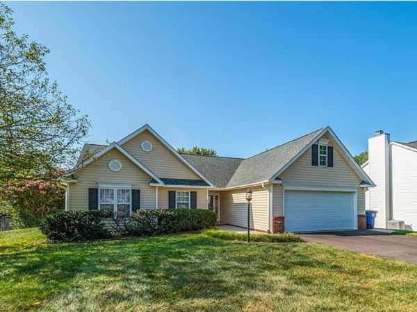 5550 Woodspring Drive , Winston-Salem, NC 27106