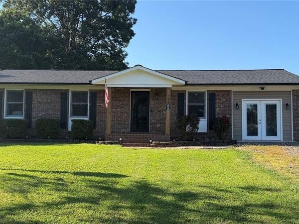 190 Southridge Run Lane , North Wilkesboro, NC 28659