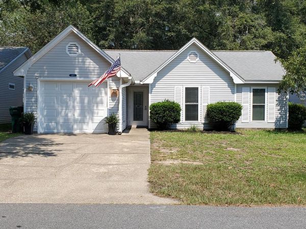109 Meadowbrook Court, Niceville, FL 32578