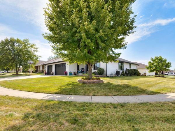 252 Cottonwood Drive SW, Altoona, IA 50009