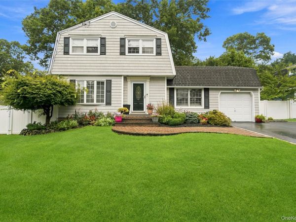 29 Hy Place , Lake Grove, NY 11755