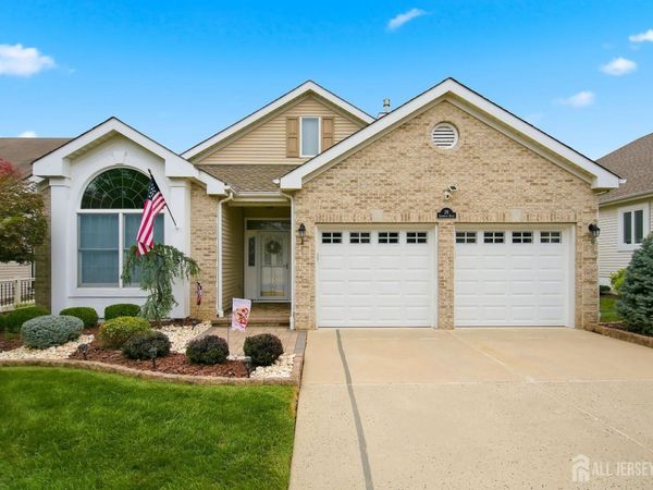 28 Sherwood Drive, Monroe Township, NJ 08831