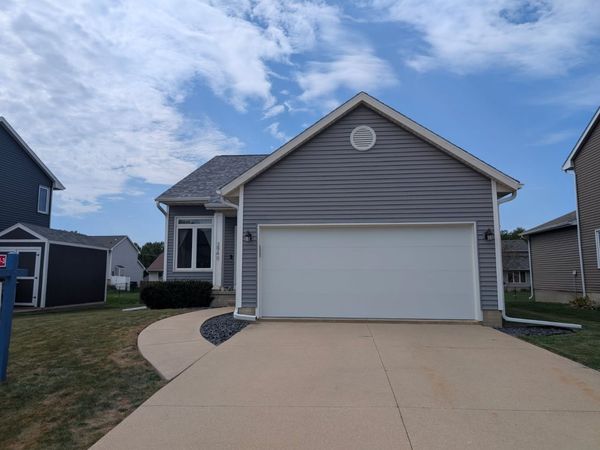 2940 Oxford Street, Marion, IA 52302