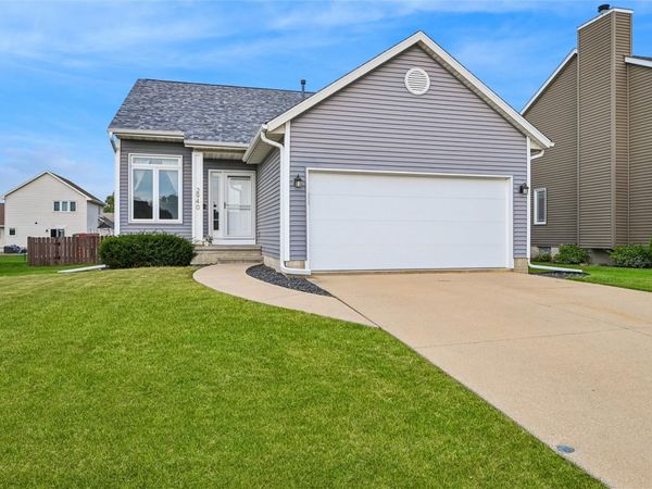 2940 Oxford Street, Marion, IA 52302
