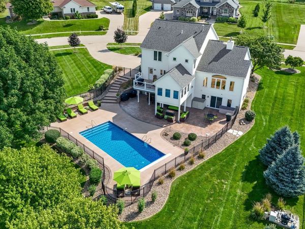 5310 Sterling Heights Drive, Marion, IA 52302