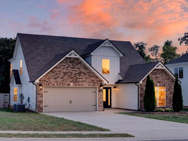 380 Wingfield Dr, Clarksville, TN 37043