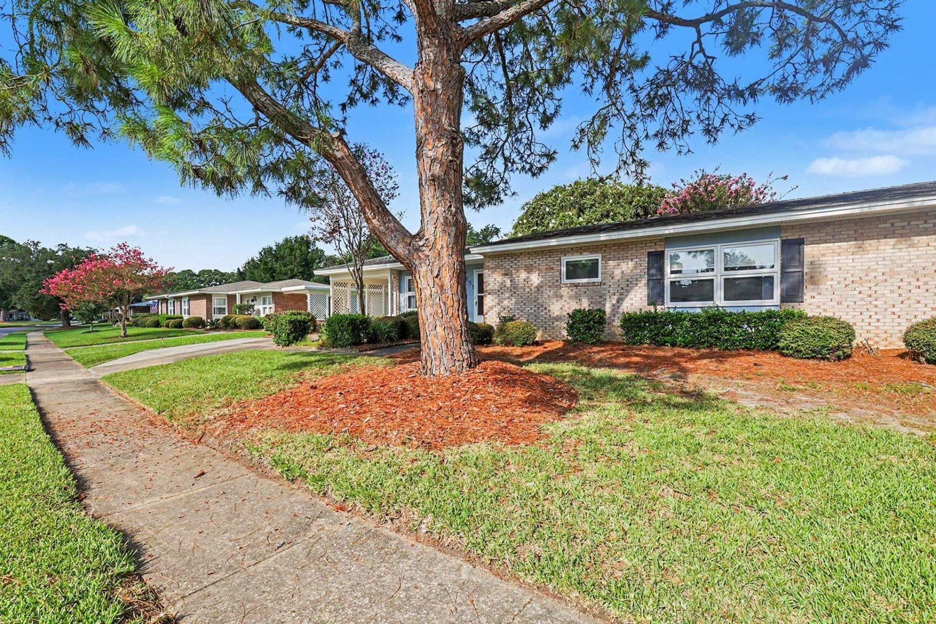 751 Sycamore Ave.  Photo 23
