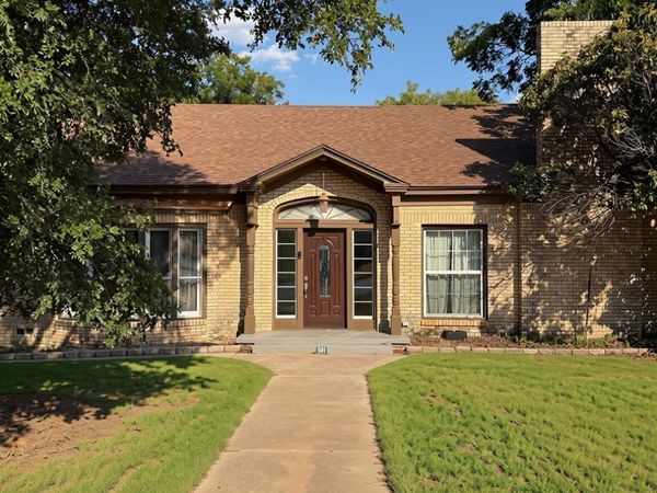 941 S Texas Street, De Leon, TX 76444