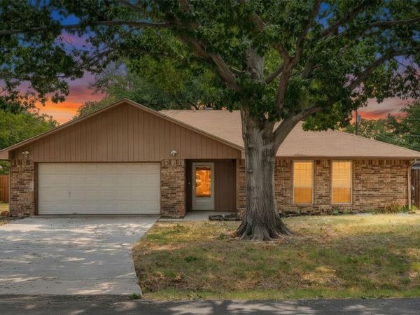 1909 Oak Hill Drive, Corinth, TX 76210