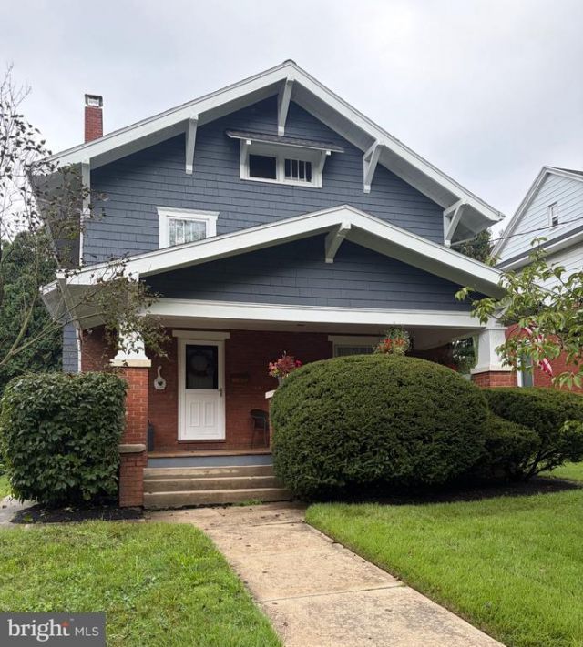 221 E AREBA AVENUE, HERSHEY, PA 17033
