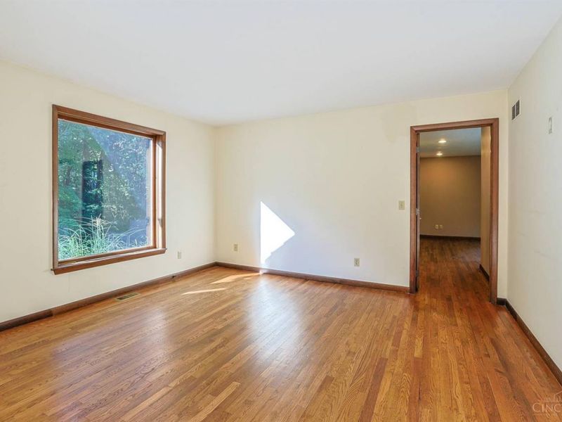4805 Drake Road, Cincinnati, OH 45243 Photo 11