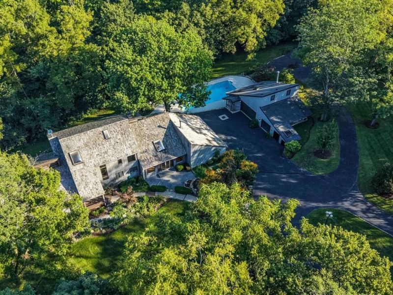 4805 Drake Road, Cincinnati, OH 45243 Photo 3