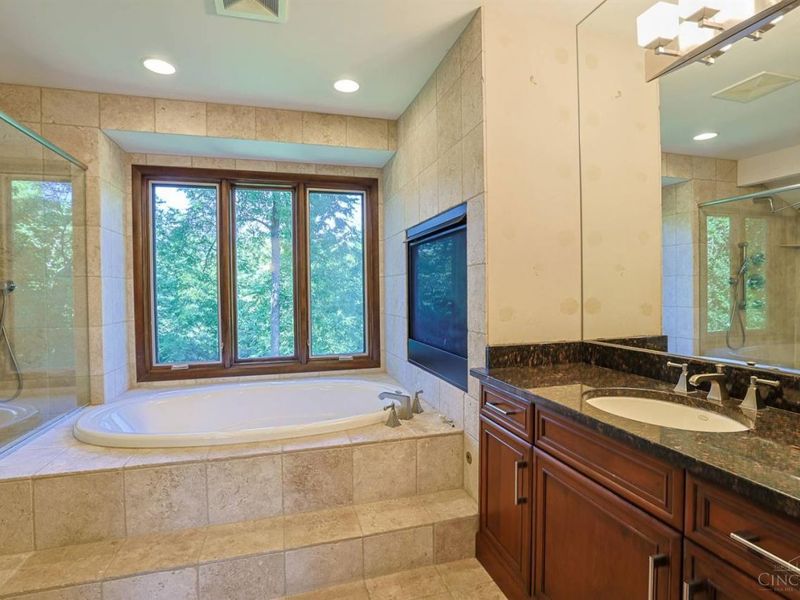 4805 Drake Road, Cincinnati, OH 45243 Photo 36