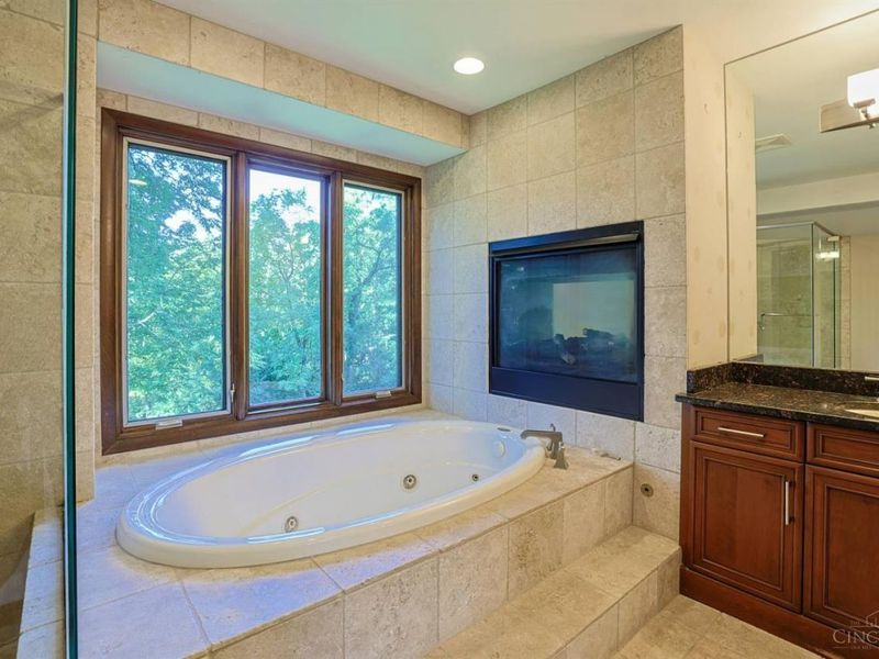 4805 Drake Road, Cincinnati, OH 45243 Photo 38