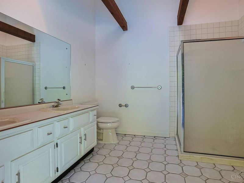 4805 Drake Road, Cincinnati, OH 45243 Photo 78