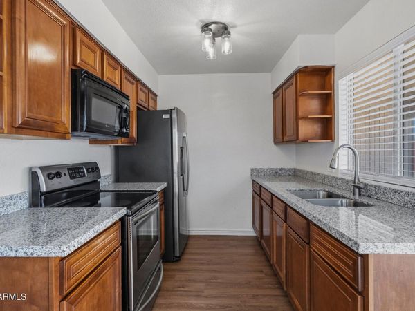5656 W ALICE Avenue, Glendale, AZ 85302