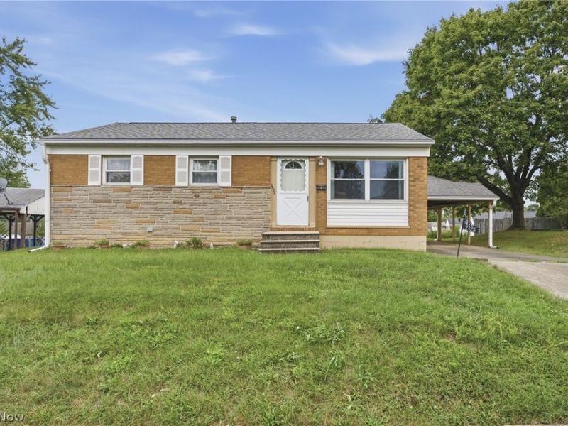 2425 Regentview Street NE, Canton, OH 44705 Photo 1