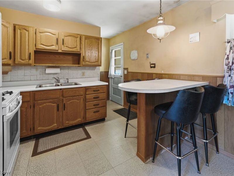 2425 Regentview Street NE, Canton, OH 44705 Photo 12