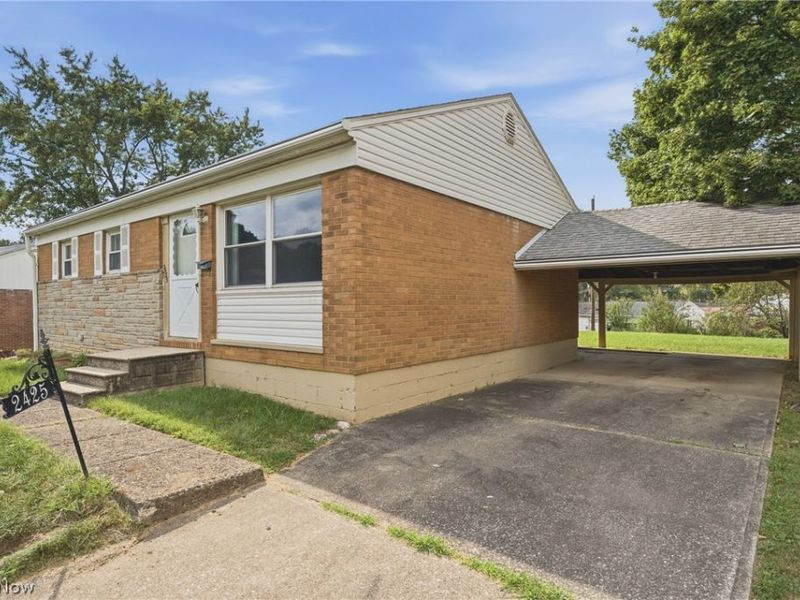 2425 Regentview Street NE, Canton, OH 44705 Photo 3