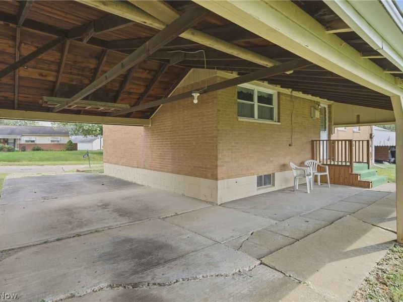 2425 Regentview Street NE, Canton, OH 44705 Photo 4