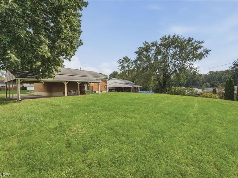 2425 Regentview Street NE, Canton, OH 44705 Photo 5