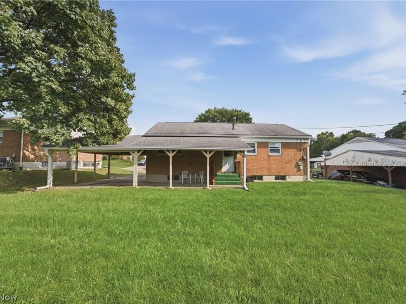 2425 Regentview Street NE, Canton, OH 44705 Photo 6