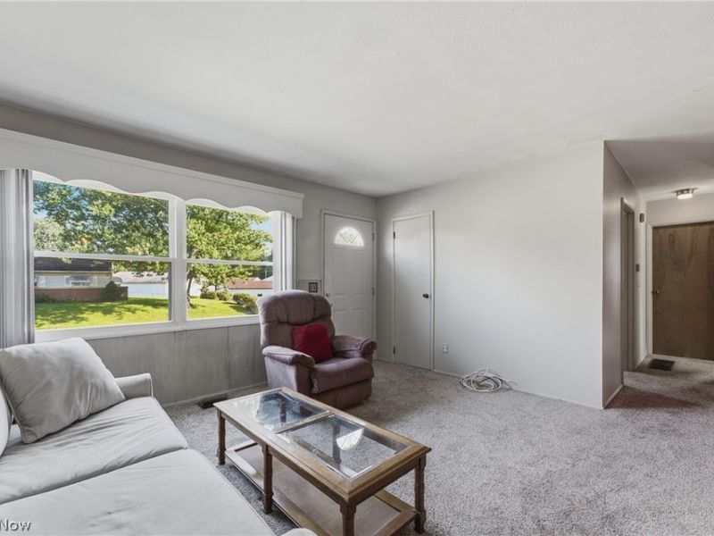 2425 Regentview Street NE, Canton, OH 44705 Photo 9