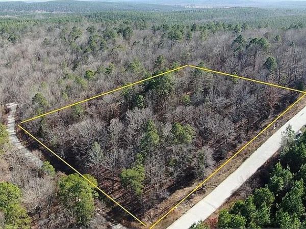 622 Woodland Bluff Trail, Broken Bow, OK 74728