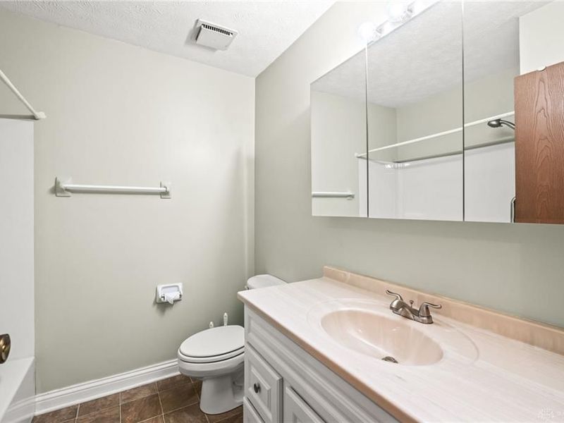 5670 Cobblegate Drive, Dayton, OH 45449 Photo 8