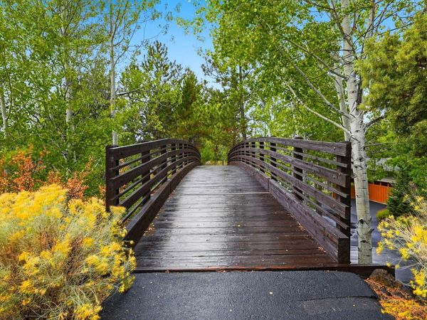 19052 NW Mt. Shasta Drive, Bend, OR 97703