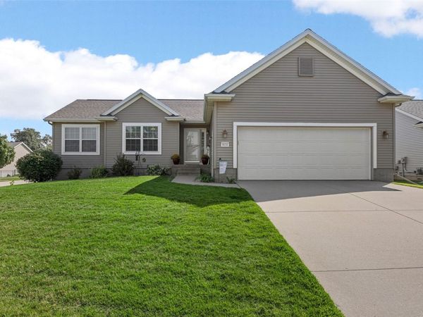 8634 Harrington Drive NE, Cedar Rapids, IA 52402