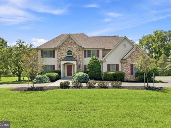 1572 SURREY ROAD, BETHLEHEM, PA 18015
