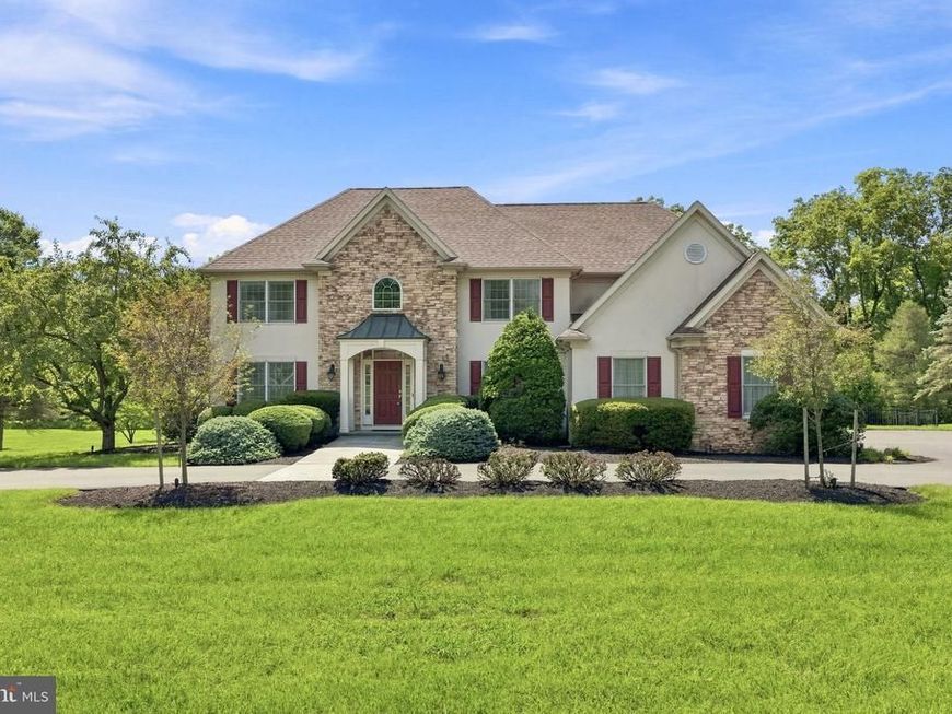 1572 Surrey Road, Bethlehem, PA 18015 Main Photo