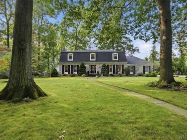 125 Amberwood Drive , Grand Island, NY 14072