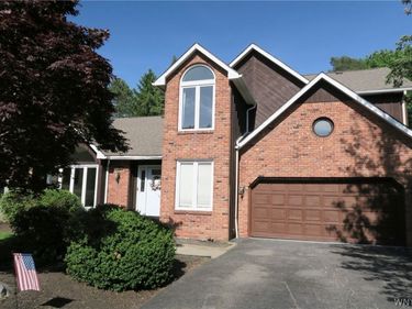 6035 Whitegate Crossing, East Amherst, NY 14051