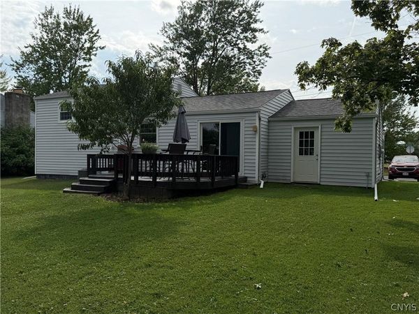 7437 Farmstead Road, Liverpool, NY 13088